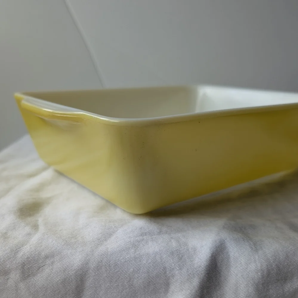 Pyrex 503-B Yellow Opalware 1.5 Quart Dish With Tab Handles Vintage